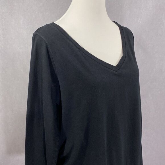Maternity- Black V-Neck LS Tee - Picture 4 of 7